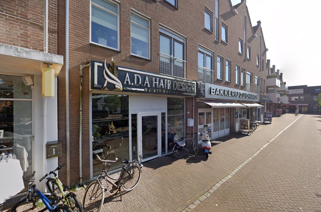 De Zuidhaven winkelstraat in Zevenbergen met de gevel van A.D.A Hair Design